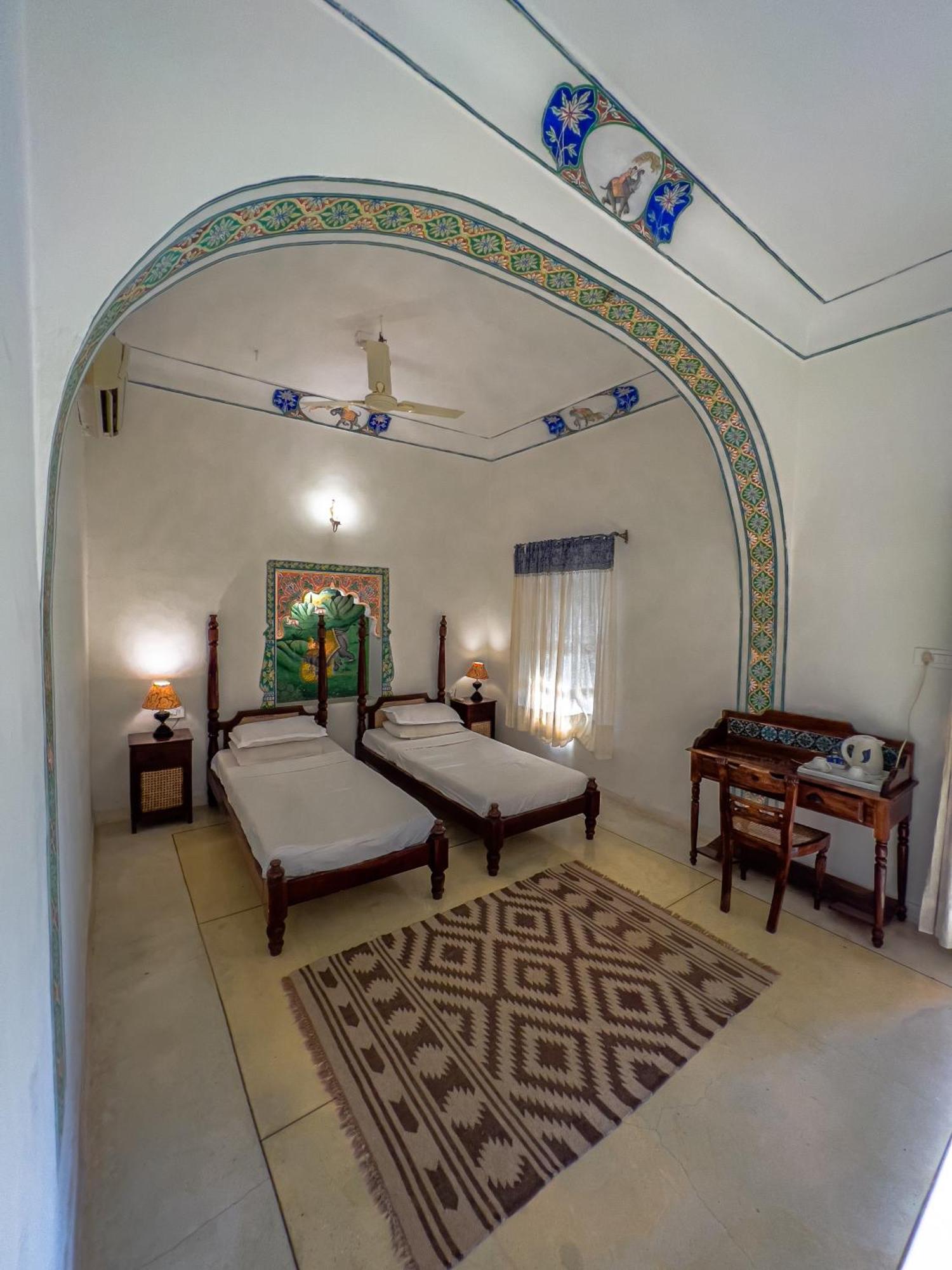 Hotel Castle Bijaipur Bagian luar foto