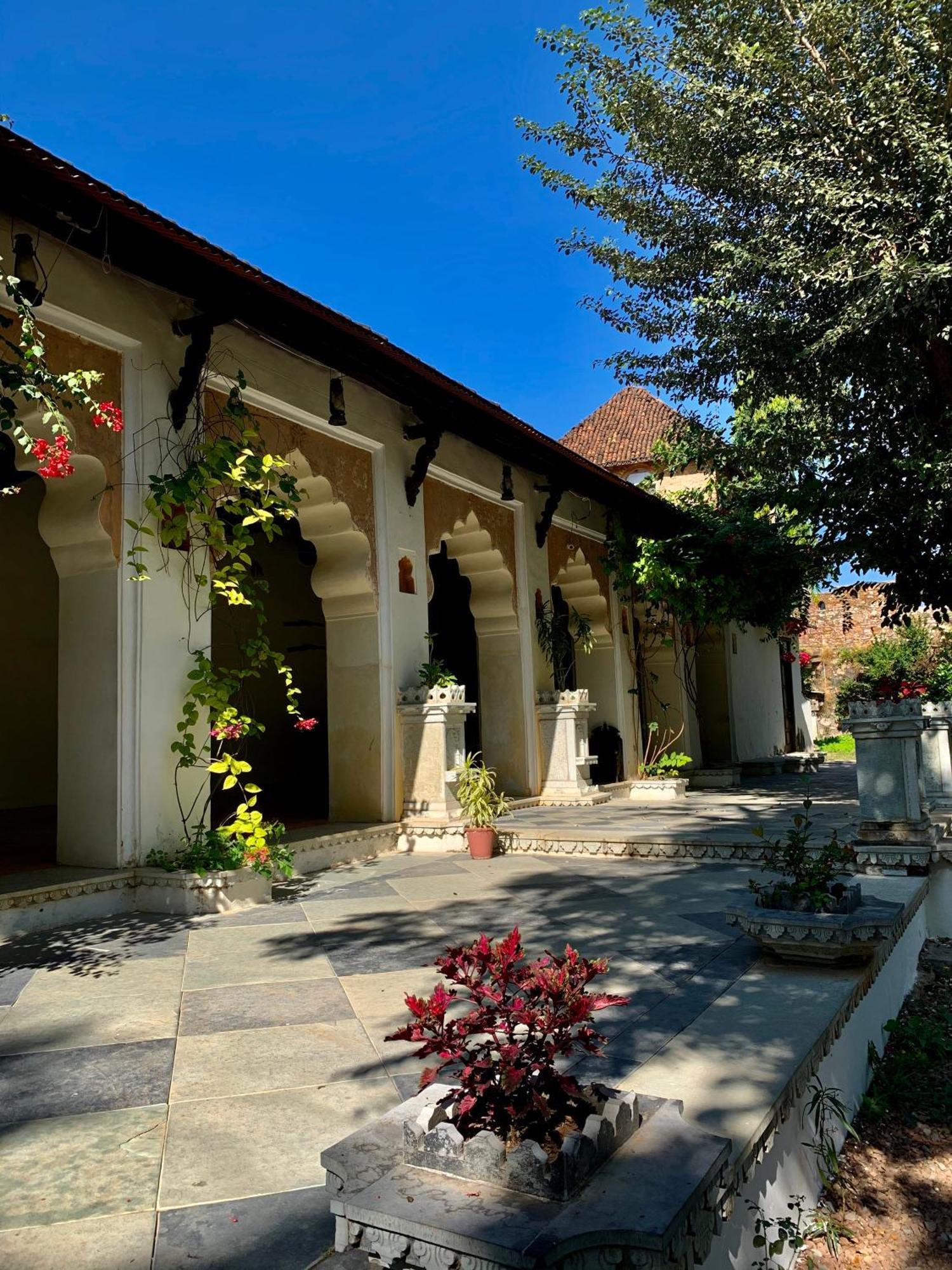 Hotel Castle Bijaipur Bagian luar foto