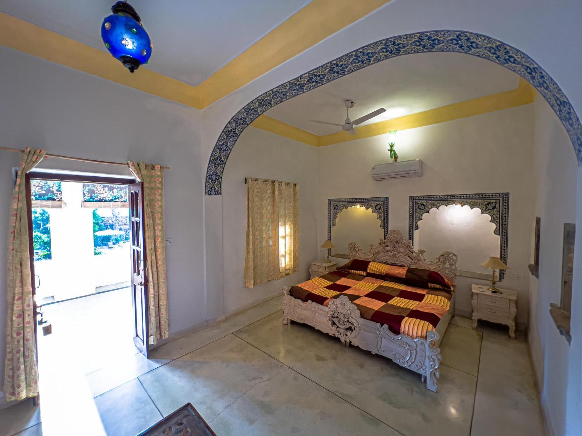 Hotel Castle Bijaipur Bagian luar foto