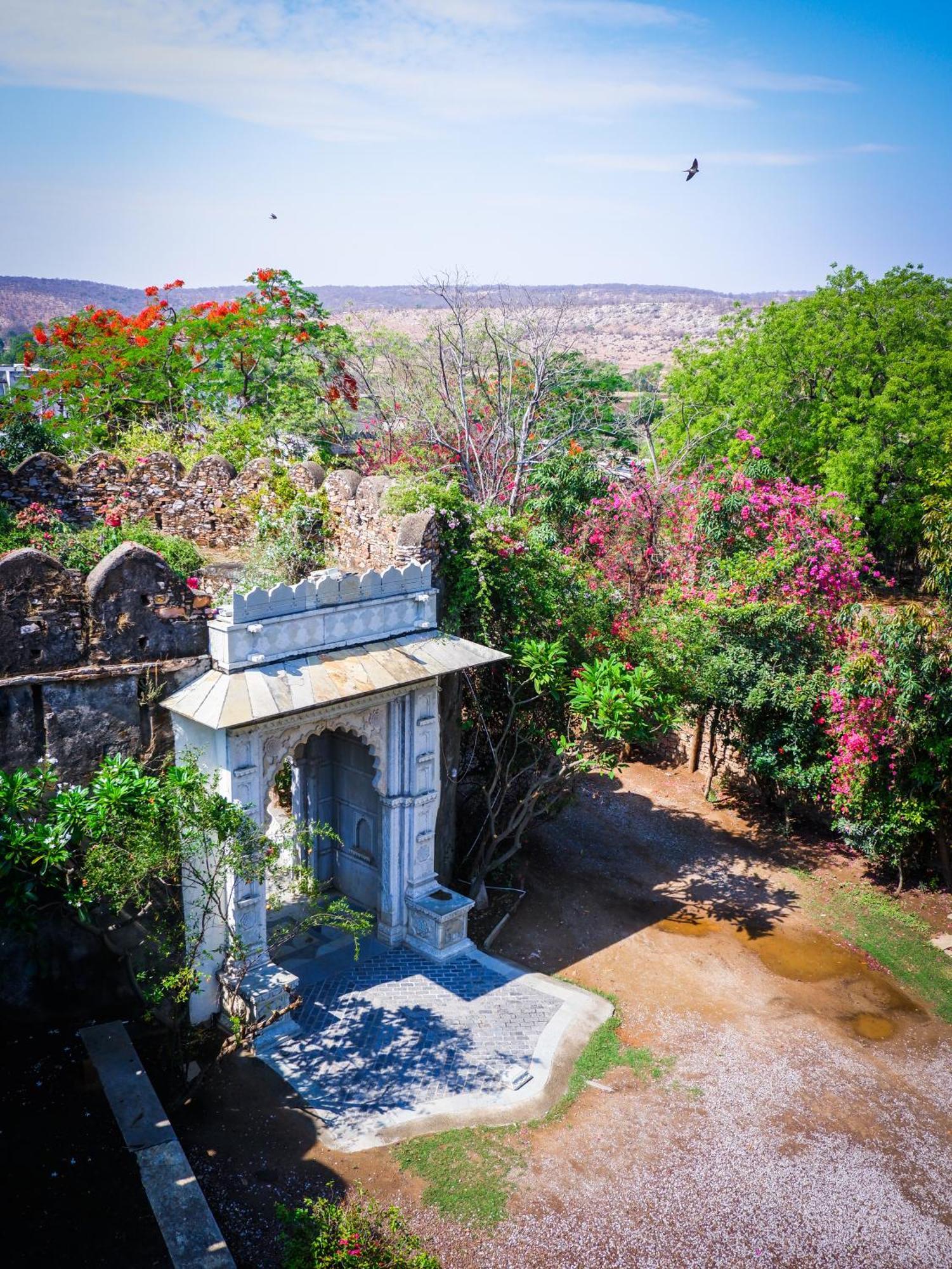 Hotel Castle Bijaipur Bagian luar foto